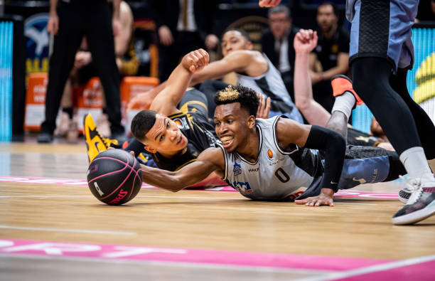 虽然两人的 虽然两人的