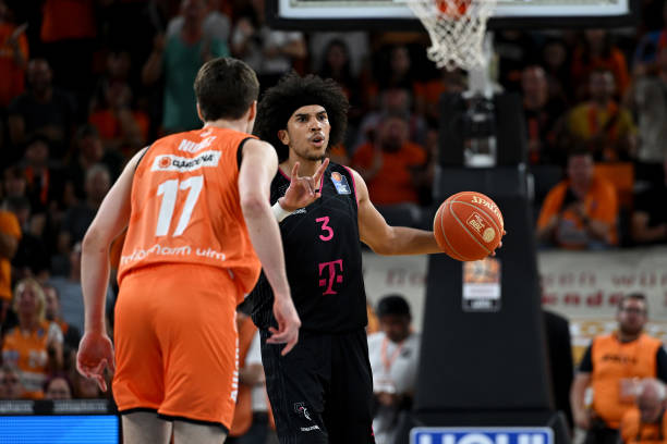 一旦萨卡与 一旦萨卡与